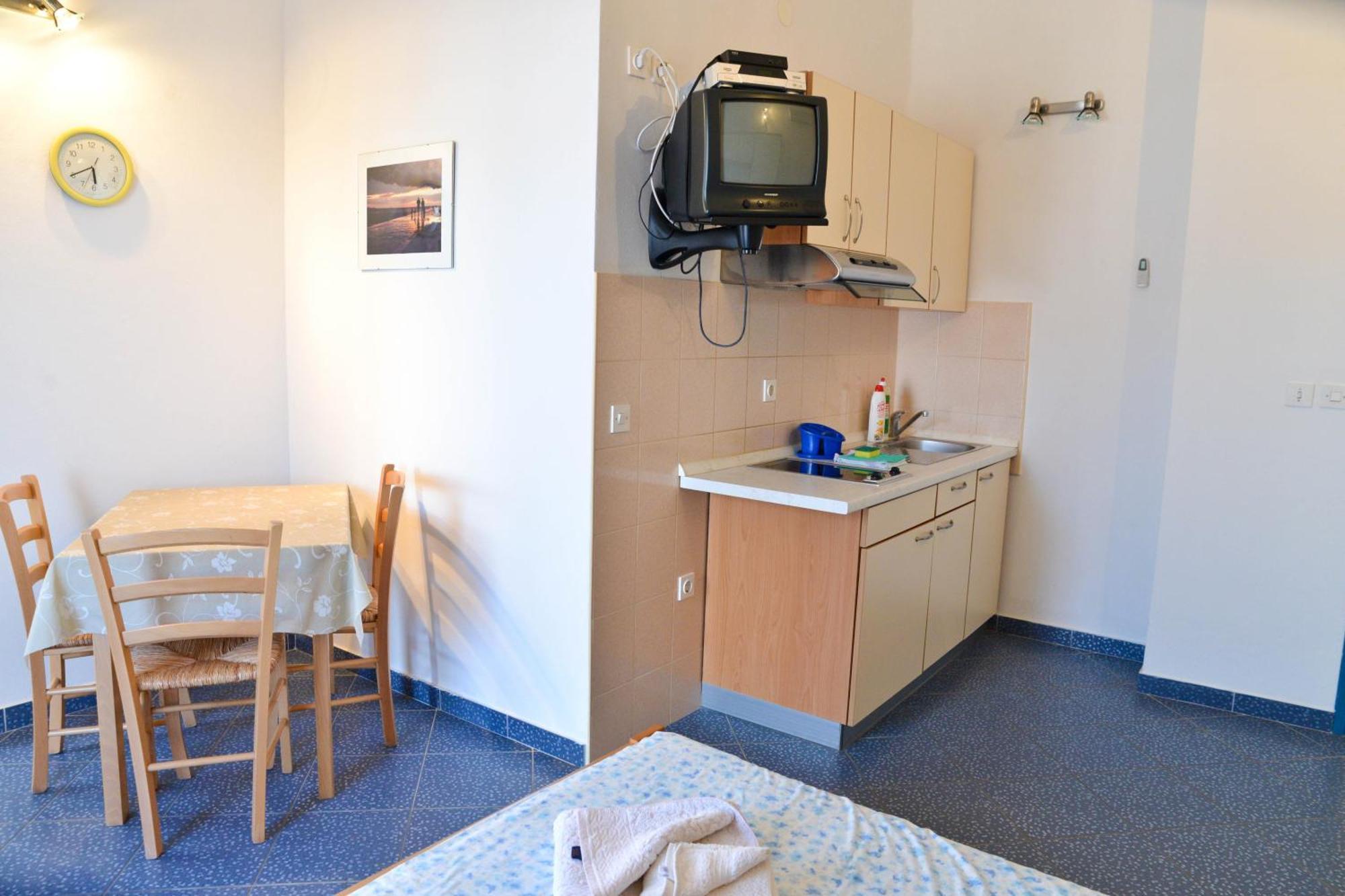 Apartments Lonic Kukljica Szoba fotó