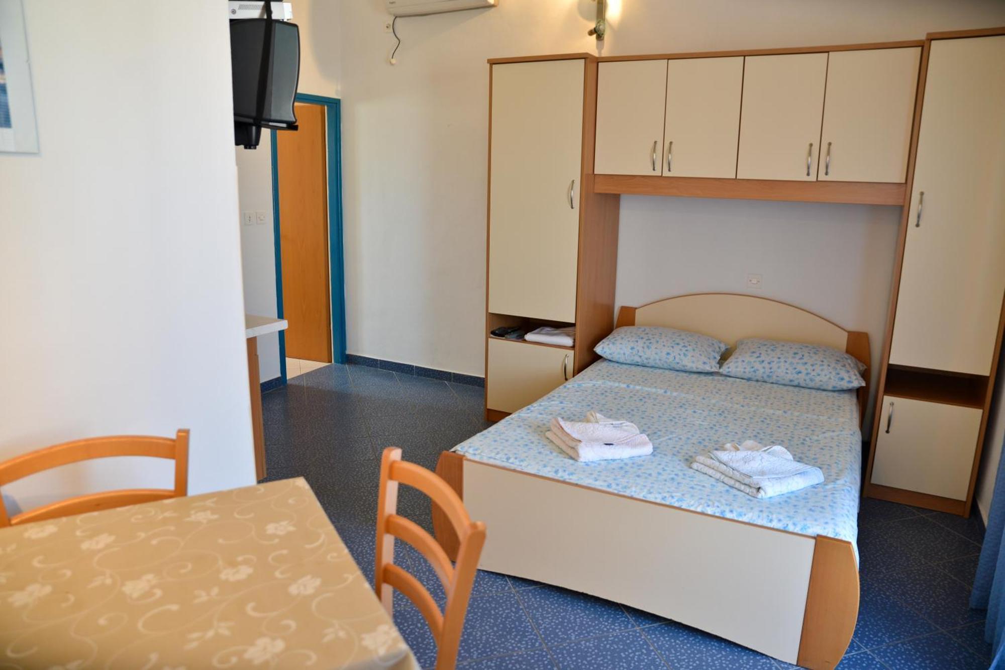 Apartments Lonic Kukljica Szoba fotó