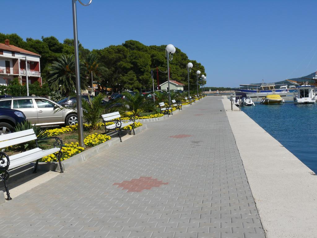 Apartments Lonic Kukljica Szoba fotó